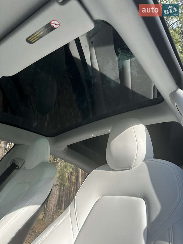 Седан Tesla Model 3 2020 в Киеве