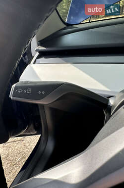 Седан Tesla Model 3 2020 в Киеве
