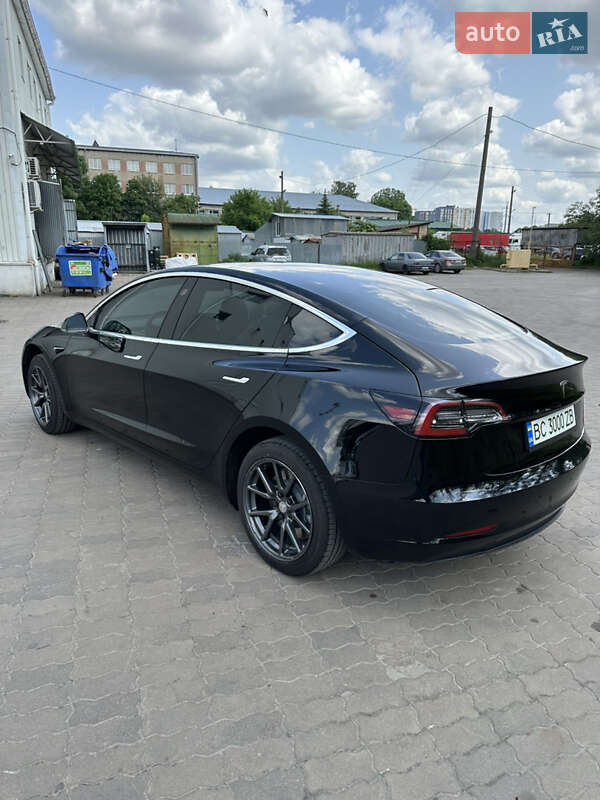 Седан Tesla Model 3 2019 в Львове