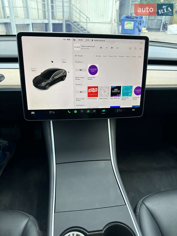 Седан Tesla Model 3 2019 в Львове