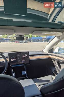 Седан Tesla Model 3 2019 в Киеве