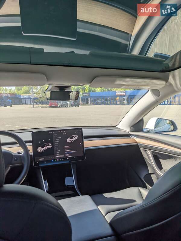 Седан Tesla Model 3 2019 в Киеве