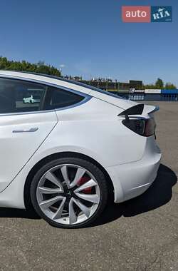 Седан Tesla Model 3 2019 в Киеве