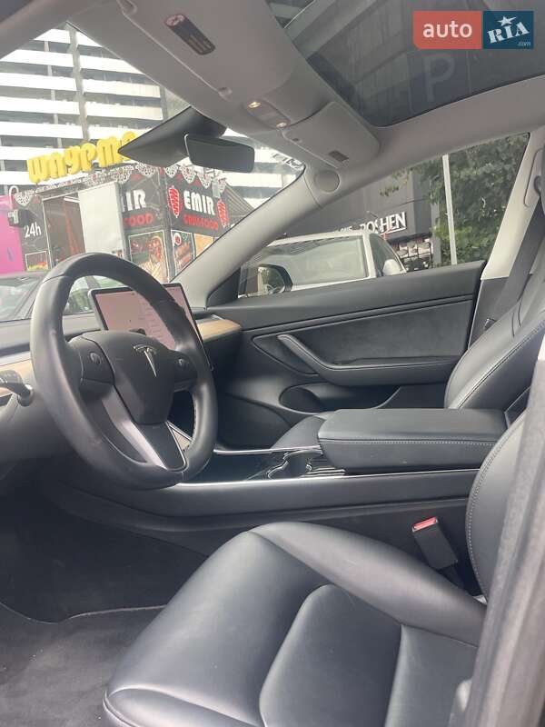 Седан Tesla Model 3 2018 в Киеве
