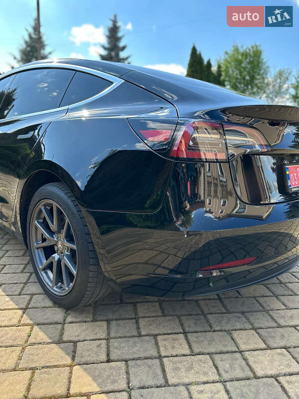 Седан Tesla Model 3 2019 в Рівному