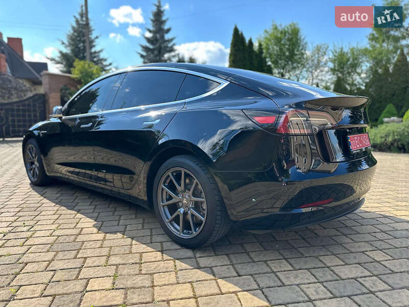 Седан Tesla Model 3 2019 в Рівному