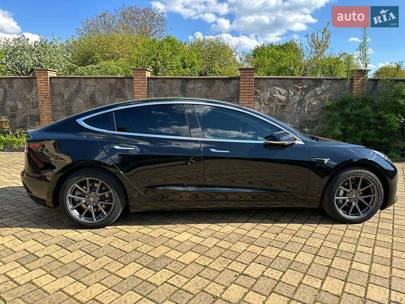 Седан Tesla Model 3 2019 в Рівному