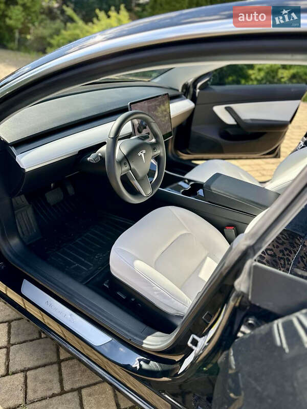 Седан Tesla Model 3 2019 в Рівному