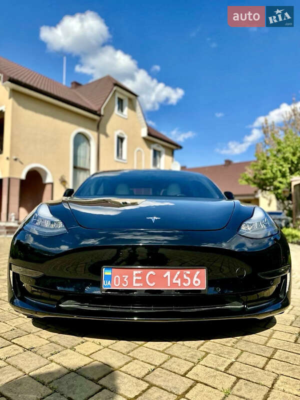 Седан Tesla Model 3 2019 в Рівному