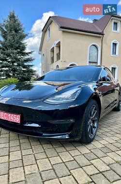 Седан Tesla Model 3 2019 в Рівному
