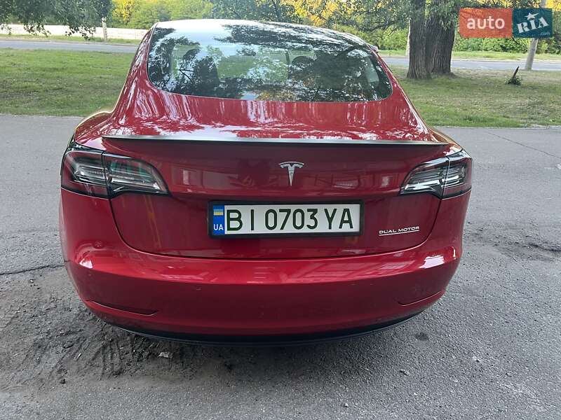 Седан Tesla Model 3 2021 в Полтаві