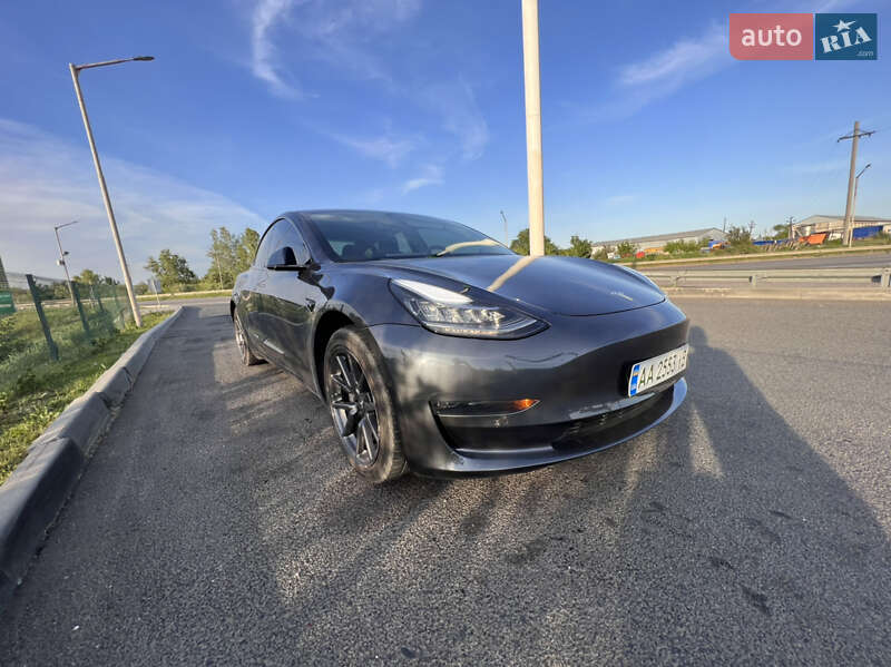 Седан Tesla Model 3 2018 в Києві