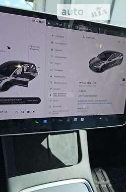 Седан Tesla Model 3 2021 в Хусті