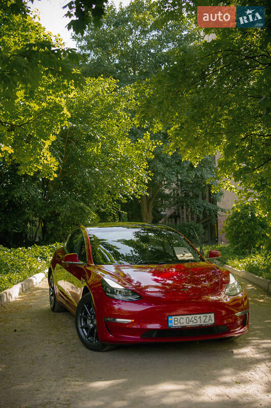 Седан Tesla Model 3 2018 в Львове