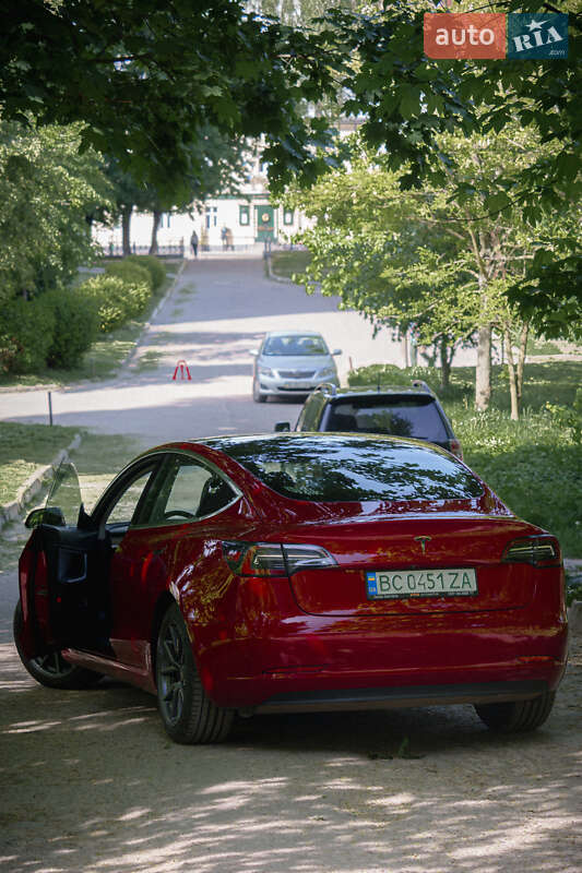 Седан Tesla Model 3 2018 в Львове