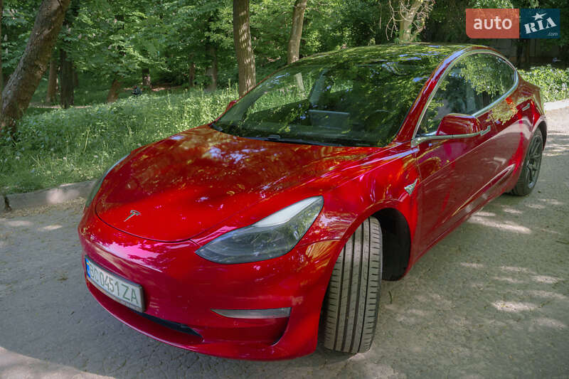Седан Tesla Model 3 2018 в Львове