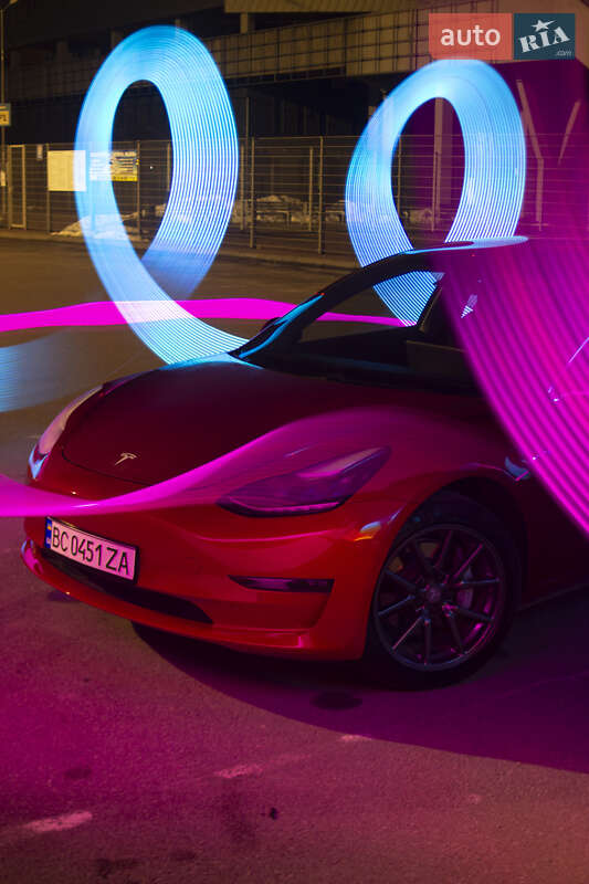 Седан Tesla Model 3 2018 в Львове