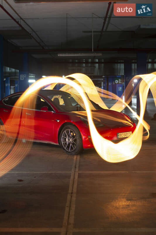 Седан Tesla Model 3 2018 в Львове