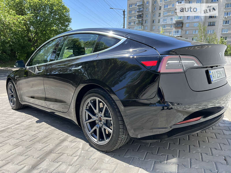 Седан Tesla Model 3 2019 в Києві