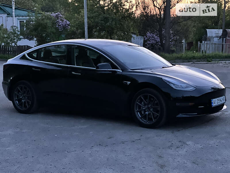 Седан Tesla Model 3 2019 в Києві