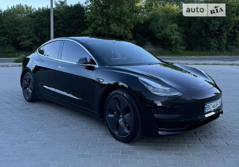 Седан Tesla Model 3 2018 в Львове