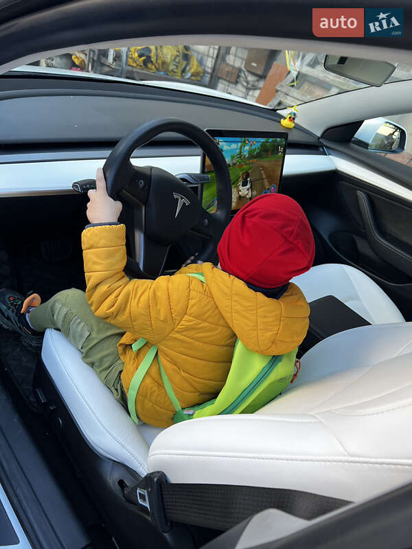 Седан Tesla Model 3 2021 в Кременчуці
