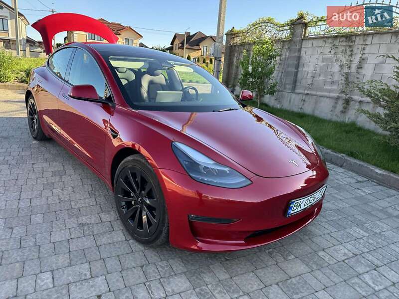 Седан Tesla Model 3 2022 в Ровно