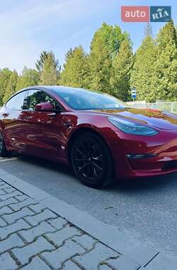 Седан Tesla Model 3 2022 в Ровно
