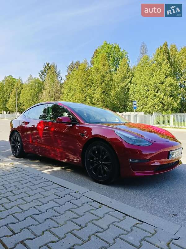 Седан Tesla Model 3 2022 в Ровно