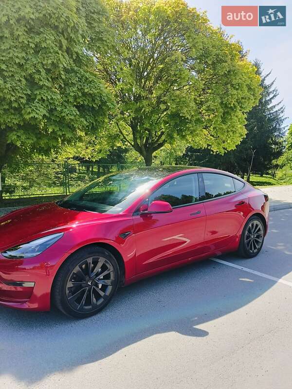 Седан Tesla Model 3 2022 в Ровно