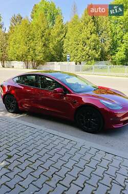 Седан Tesla Model 3 2022 в Ровно