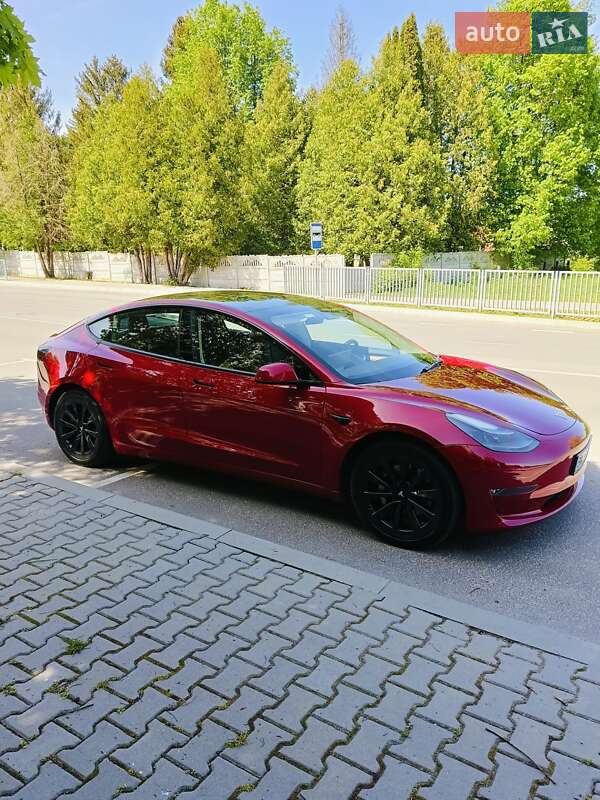 Седан Tesla Model 3 2022 в Ровно