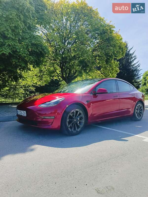 Седан Tesla Model 3 2022 в Ровно