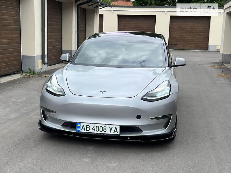 Седан Tesla Model 3 2018 в Виннице