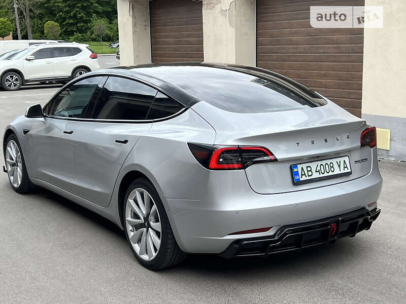 Седан Tesla Model 3 2018 в Виннице