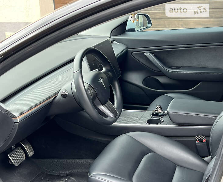 Седан Tesla Model 3 2018 в Виннице