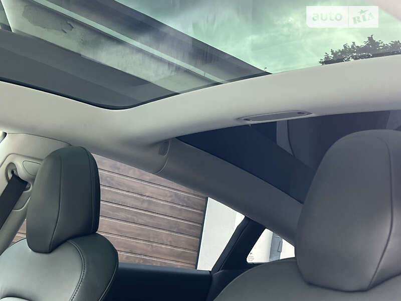 Седан Tesla Model 3 2018 в Виннице