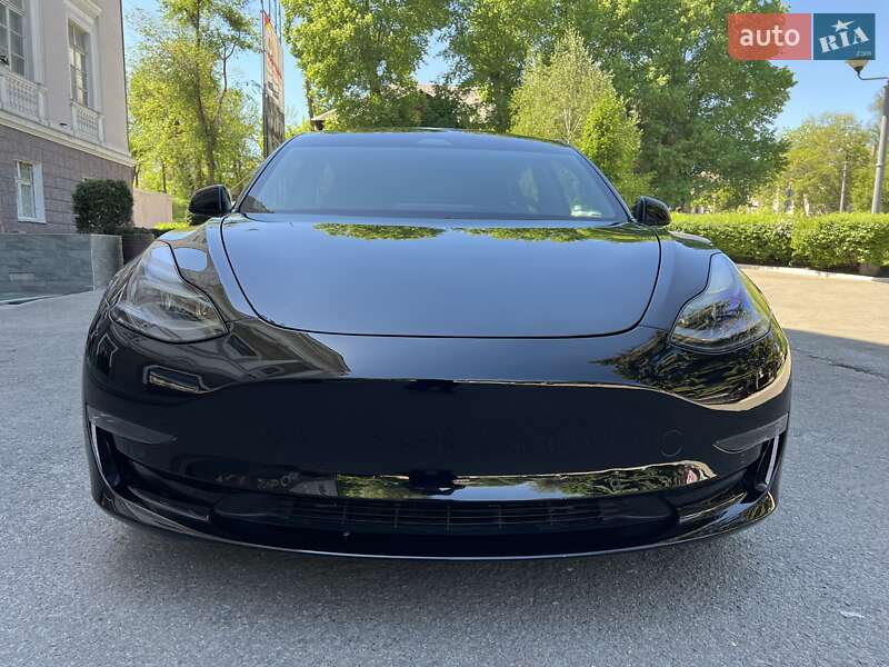Седан Tesla Model 3 2021 в Кам'янському