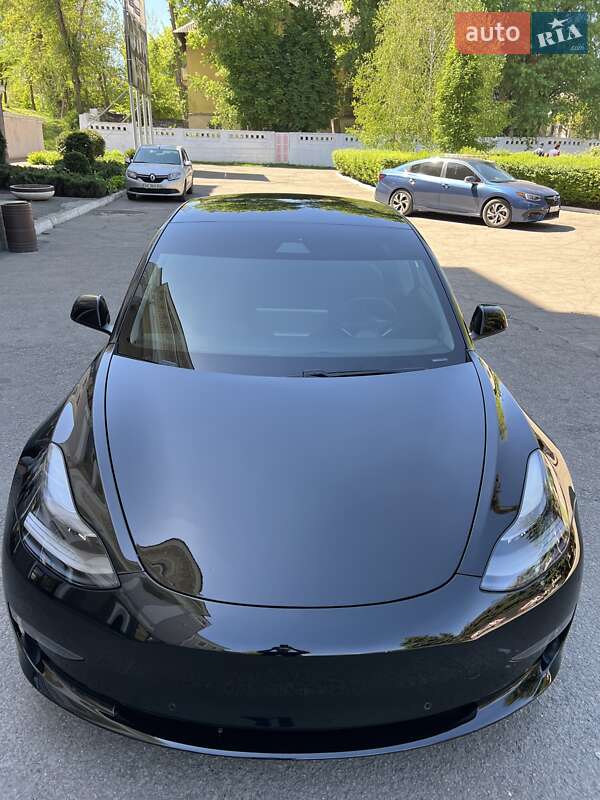 Седан Tesla Model 3 2021 в Кам'янському