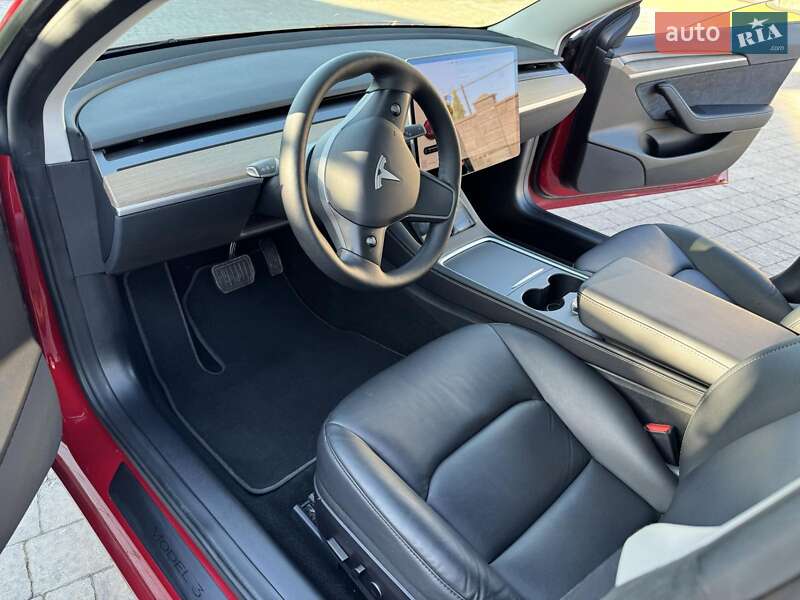Седан Tesla Model 3 2022 в Ровно