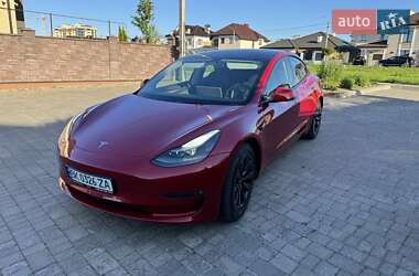 Седан Tesla Model 3 2022 в Ровно