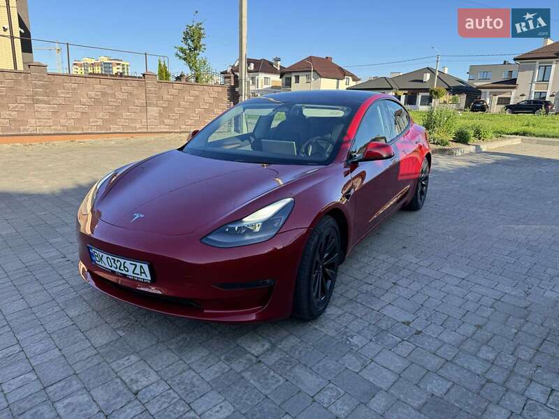 Седан Tesla Model 3 2022 в Ровно