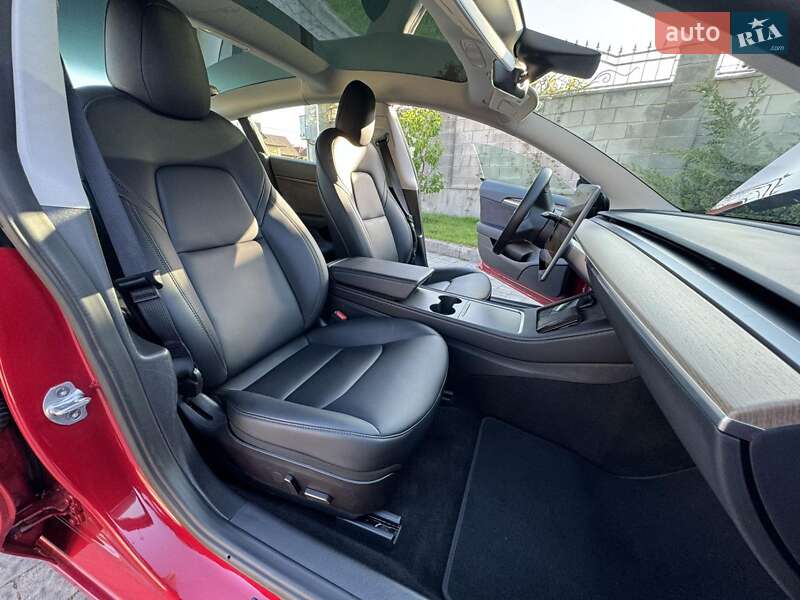Седан Tesla Model 3 2022 в Рівному