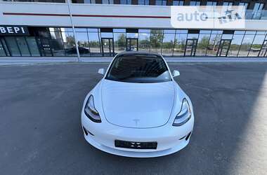 Седан Tesla Model 3 2019 в Киеве