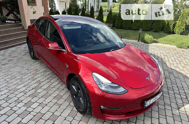 Седан Tesla Model 3 2018 в Чернівцях