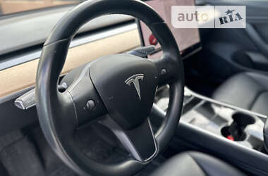 Седан Tesla Model 3 2018 в Чернівцях