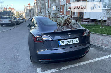 Седан Tesla Model 3 2023 в Тернополе