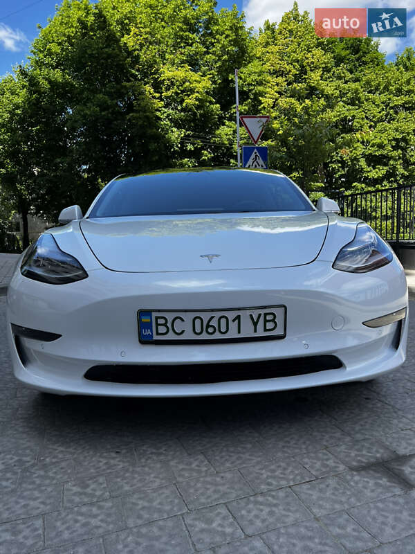 Седан Tesla Model 3 2019 в Львове