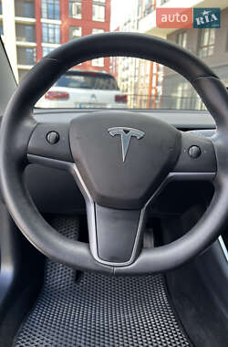 Седан Tesla Model 3 2019 в 