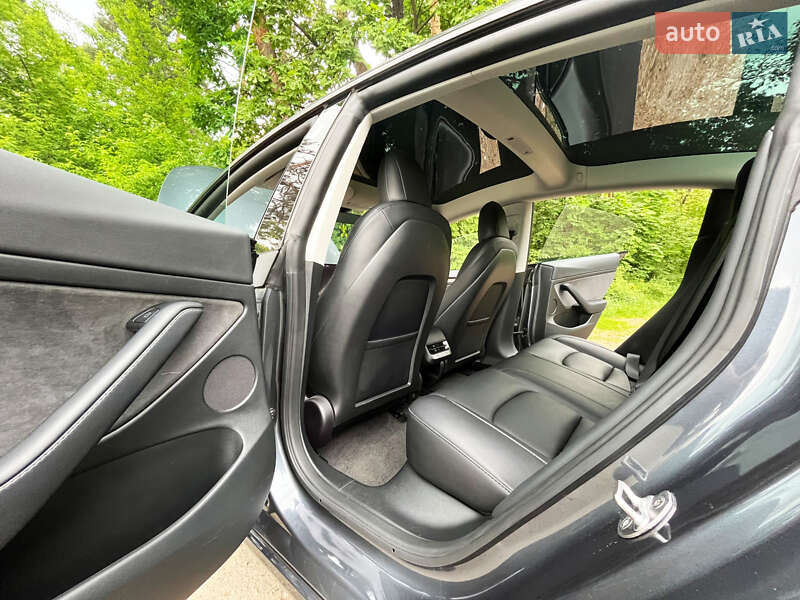 Седан Tesla Model 3 2023 в Киеве